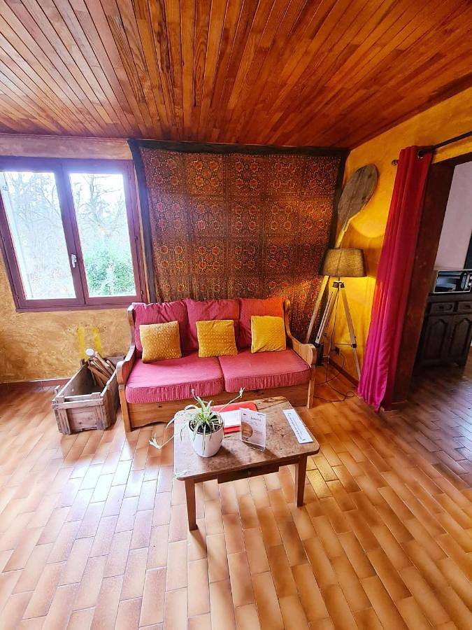 Location de vacances pour 7 personnes, avec terrasse ainsi que jacuzzi et sauna à Saint-André-en-Royans