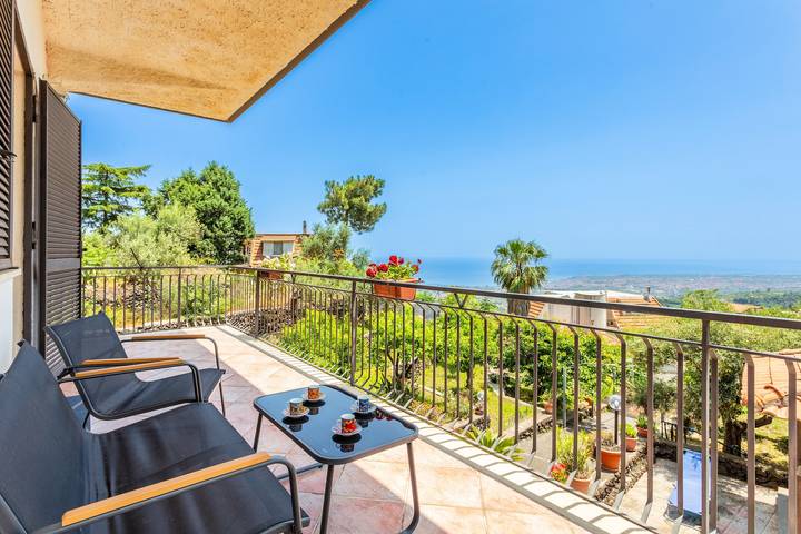 Entire apartment, Apartment 'Sara' with pool, sea & Etna view, private terrace in Mascali, Mount Etna