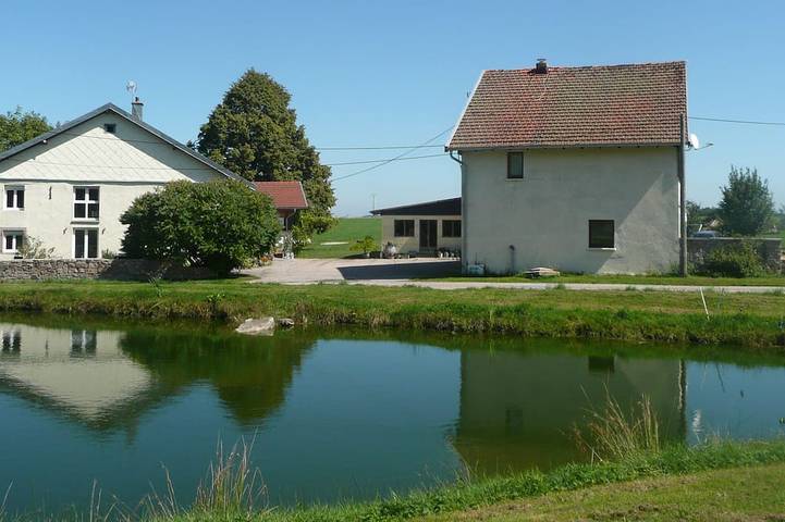 Gîte pour 20 personnes, avec sauna et jardin ainsi que jacuzzi et piscine à Champdray