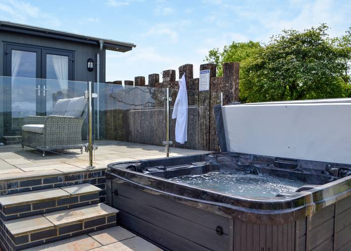 Cariad Y Mor Lodge in Penally, Pembrokeshire