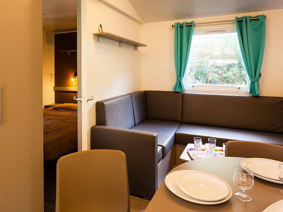 Camping Bella Terra - Stacaravan 4 personen - Mobile-home | Comfort | 2 Slaapkamers | 4 Pers. | Verhoogd terras | Airconditioning. in Els Pins Blanes, Blanes