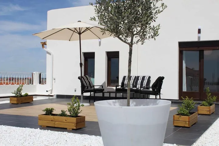 Apartamento de vacaciones para 2 personas, con jardín además de terraza y vistas - 1