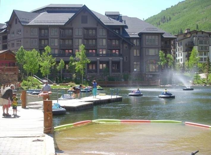 Vacation rental for 6 people, with balcony and yard as well as hot tub in Copper Mountain