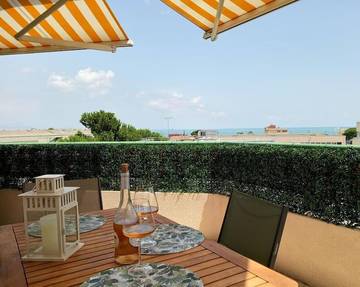 Gîte pour 2 personnes, avec jardin et balcon ainsi que vue et piscine dans Parc de Vaugrenier