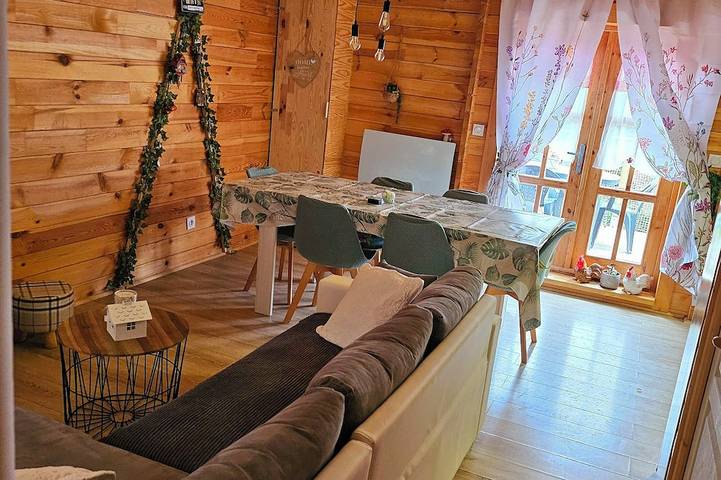 Refuge Enneigé : Le Chalet Idéal pour vos Évasions\" (The Ideal Chalet for Your Escapes) in Les Mazures, Regionaler Naturpark Ardennen