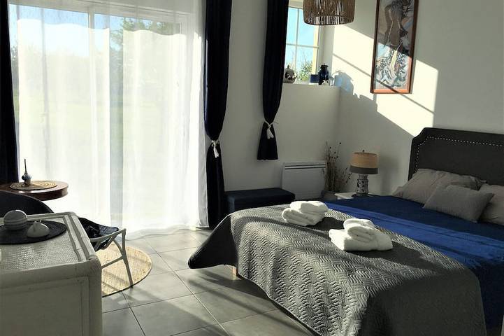 Gîte pour 6 personnes, avec jardin ainsi que terrasse et piscine à Le Gua - 3