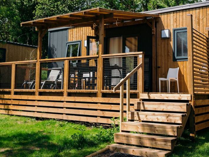 Camping pour 6 personnes, avec terrasse, animaux acceptés en Haute-Loire