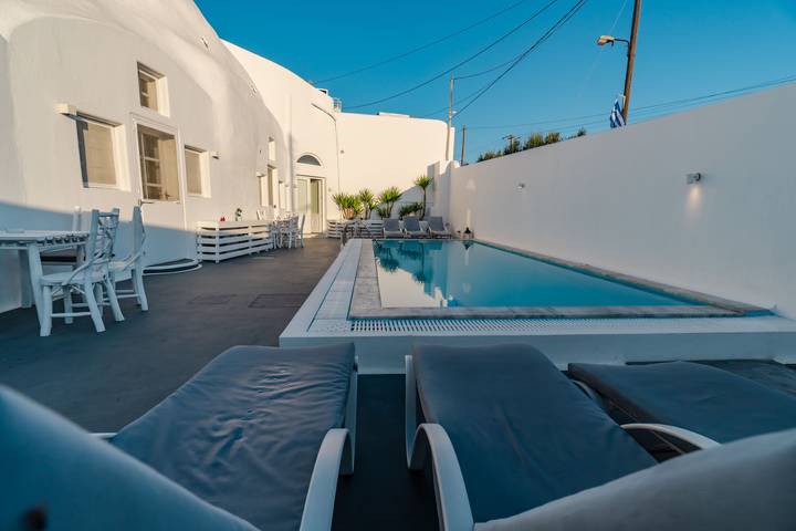 Holiday home for 10 people, with Hot tub and Terrace as well as Pool in Santorini
