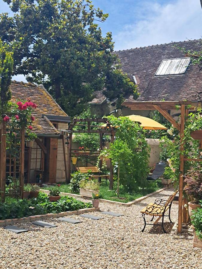 Location de vacances pour 2 personnes, avec terrasse ainsi que jardin et vue à Preuilly-sur-Claise - 2