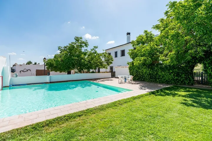 Casa de vacaciones para 16 personas, con jardín además de piscina y vistas, Se admiten mascotas - 1