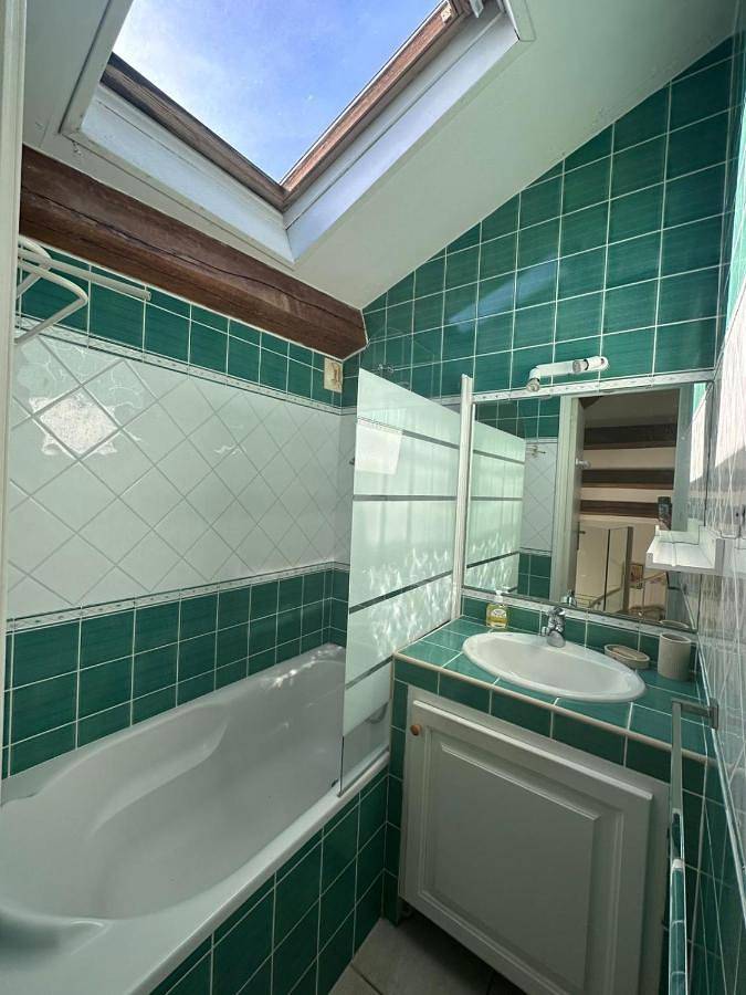 Gîte pour 2 personnes, avec terrasse et vue dans Plage Des Pesquiers Hyeres - 4