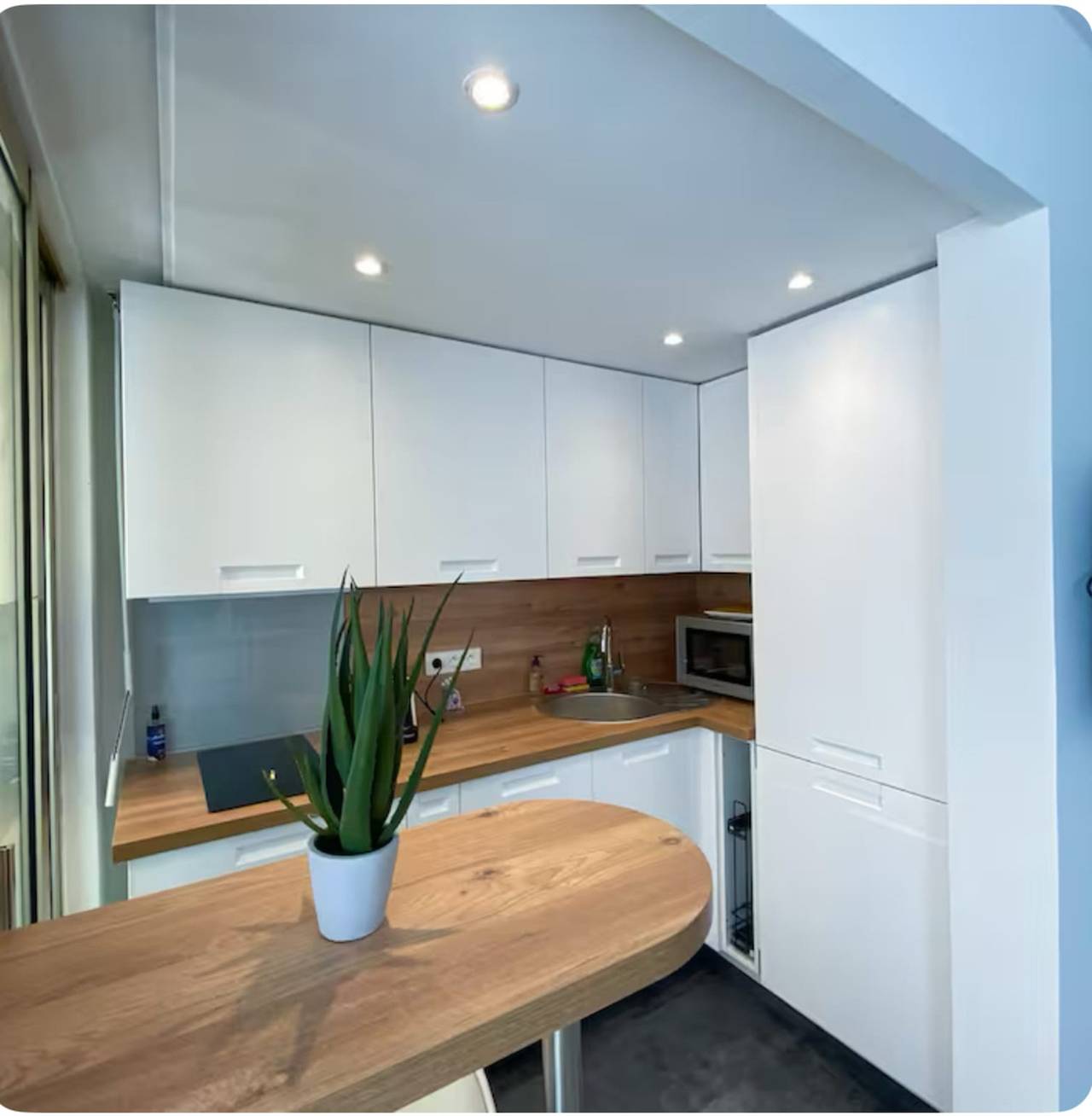 Entire studio, Charming flat with balcony in Juan Les Pins in Juan-les-Pins, Antibes