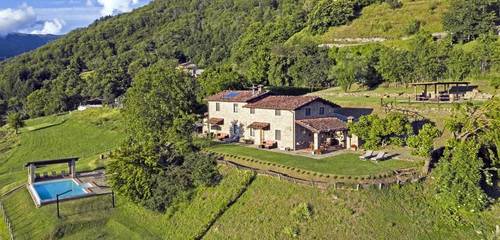 Maison de campagne pour 4 personnes, avec piscine ainsi que jacuzzi et jardin à Pieve Fosciana