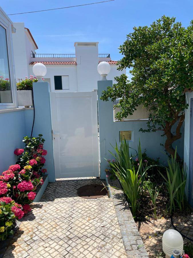 Two-Bedroom House in Praia das Maçãs, Colares