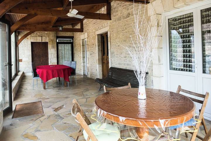 Location de vacances pour 12 personnes, avec jardin et terrasse à Cazoulès
