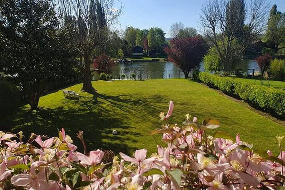 Demeure de caractère, Seine au bout du jardin, 40 km Paris, 50 mn train direct in Mézy-sur-Seine, Yvelines