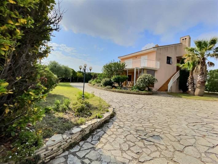 Appartement de vacances pour 10 personnes, avec balcon/terrasse ainsi que terrasse et piscine