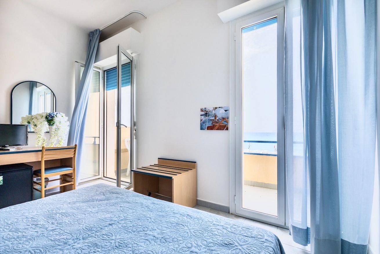 Double Room with Frontal Sea View in Marina di Cecina, Cecina (desambiguación)