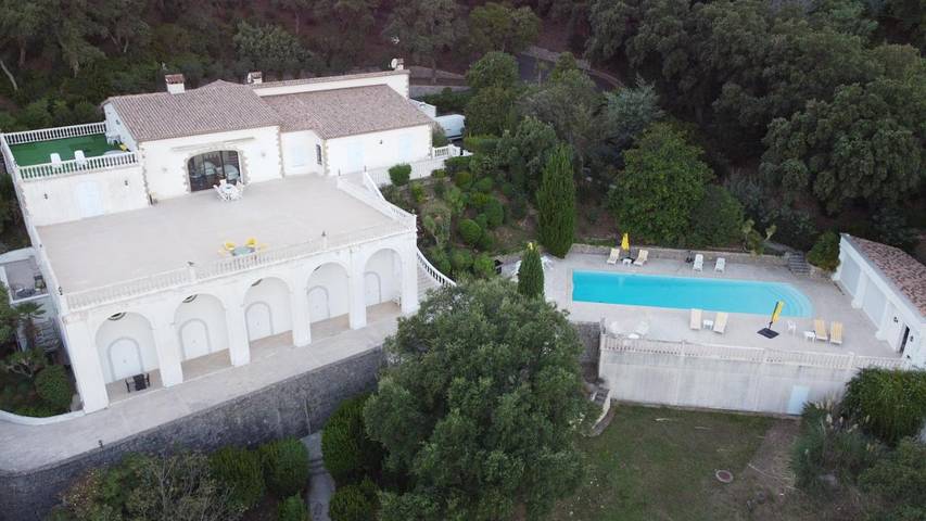 Gîte pour 2 personnes, avec piscine ainsi que sauna et jardin dans Saint-Jean de l'Esterel - 2