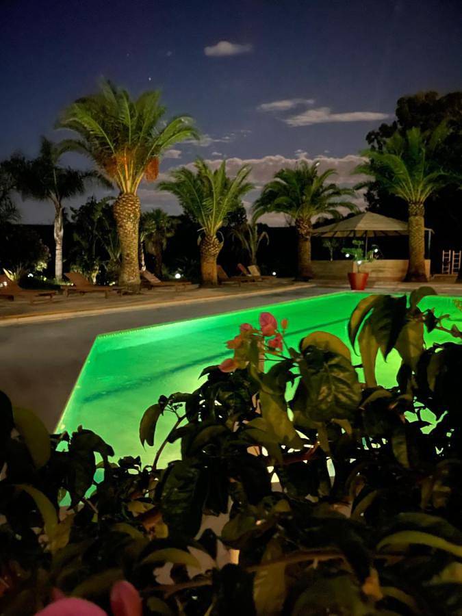 Hôtel pour 2 personnes, avec terrasse ainsi que piscine et jardin