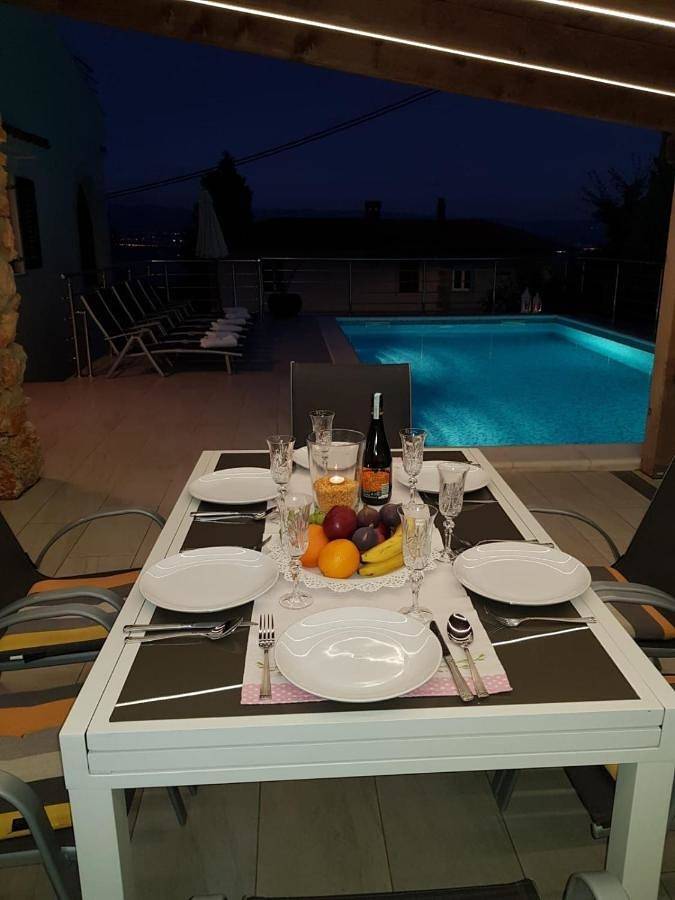 Villa pour 15 personnes, avec jardin ainsi que piscine et vue, animaux acceptés à Lovran - 4