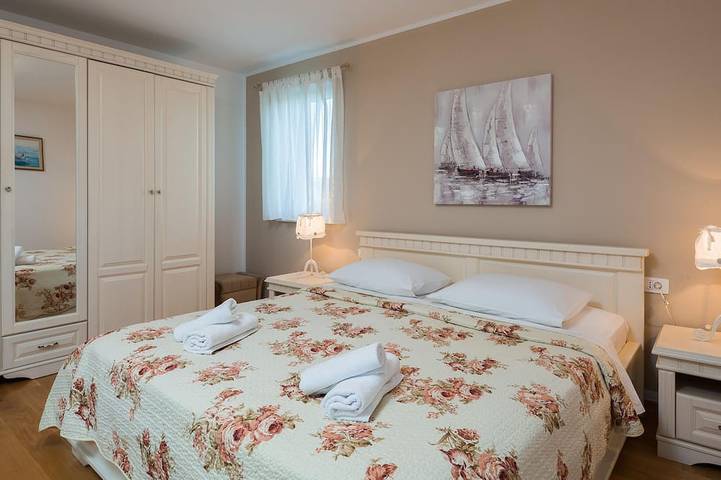 Erstaunliche Villa Sofia Mit Heizbarem Pool Im Split Hinterland in Dugopolje, Dalmatinisches Zagora