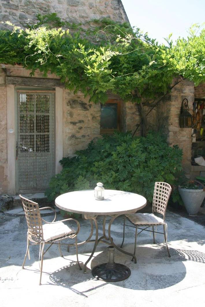 Chambre d’hôte pour 2 personnes, avec jardin ainsi que piscine et terrasse, adapté aux familles dans les Alpes-de-Haute-Provence