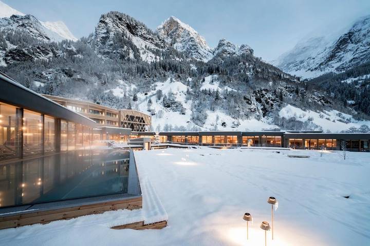 Hotel für 4 Personen, mit Balkon und Whirlpool sowie Terrasse und Garten
