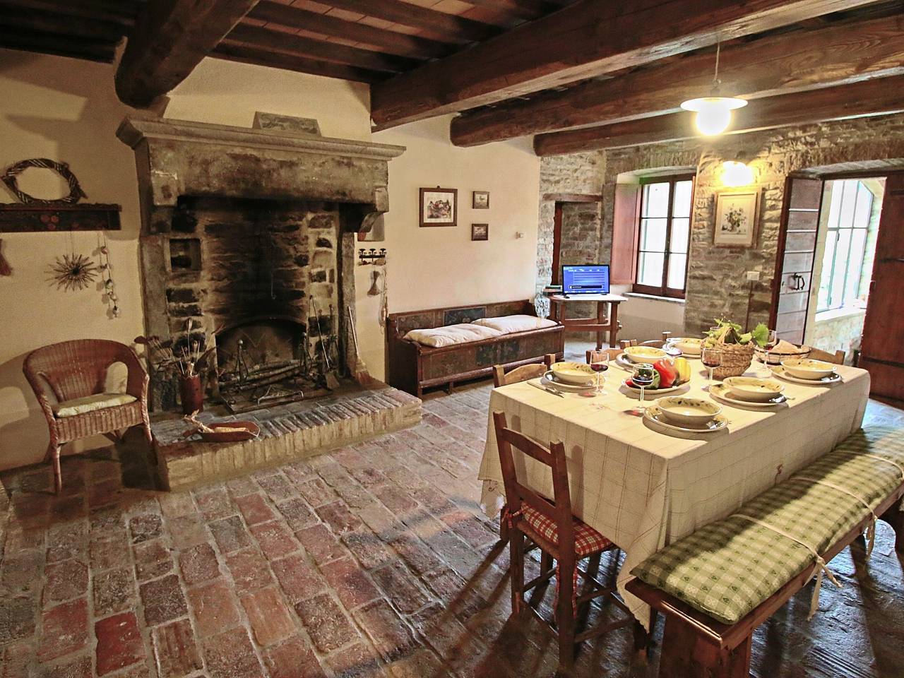 Cascina ad Apecchio con piscina in Apecchio, Valle del Metauro