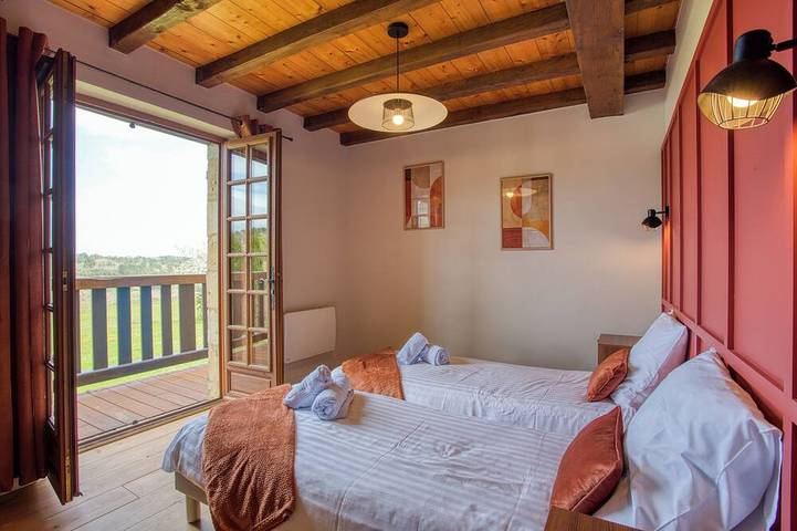Location de vacances pour 6 personnes, avec piscine et jardin ainsi que terrasse et jacuzzi, animaux acceptés à Bosset - 4