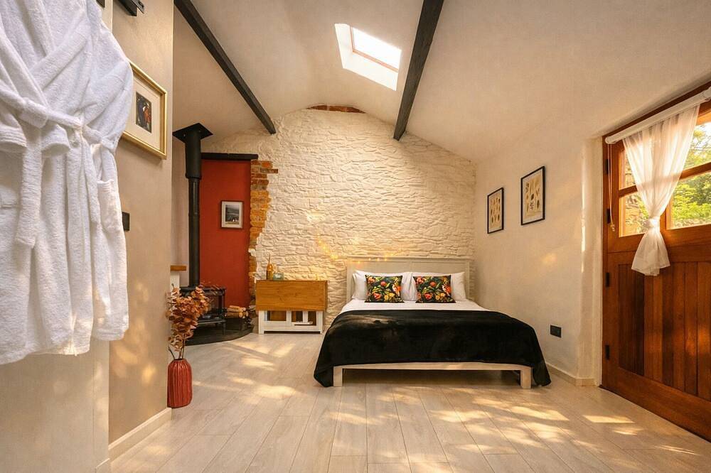 Linden Lodge at Lough Sillan House  Pet-friendly, adults-only, lakeside retreat in County Cavan