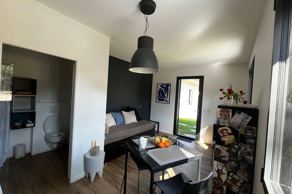 Entire apartment, Between Aix and the Sainte Victoire in Le Tholonet, Aix-en-Provence region