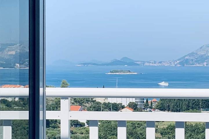 Holiday rental for 6 people, with balcony and hot tub in Cavtat