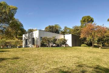 Location de vacances pour 4 personnes, avec piscine et jardin à Allex