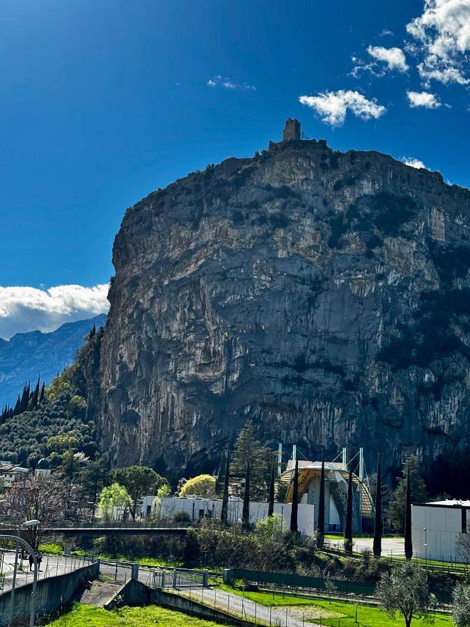 Loft per 7 persone, con panorama e balcone ad Arco