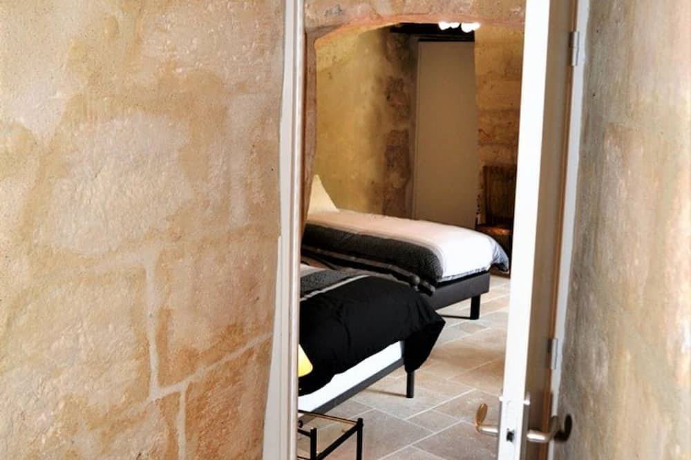 Casa troglodita con spa finlandés, sala de juegos y cerca de viñedos Aoc en Vouvray in Vouvray, Región de Tours