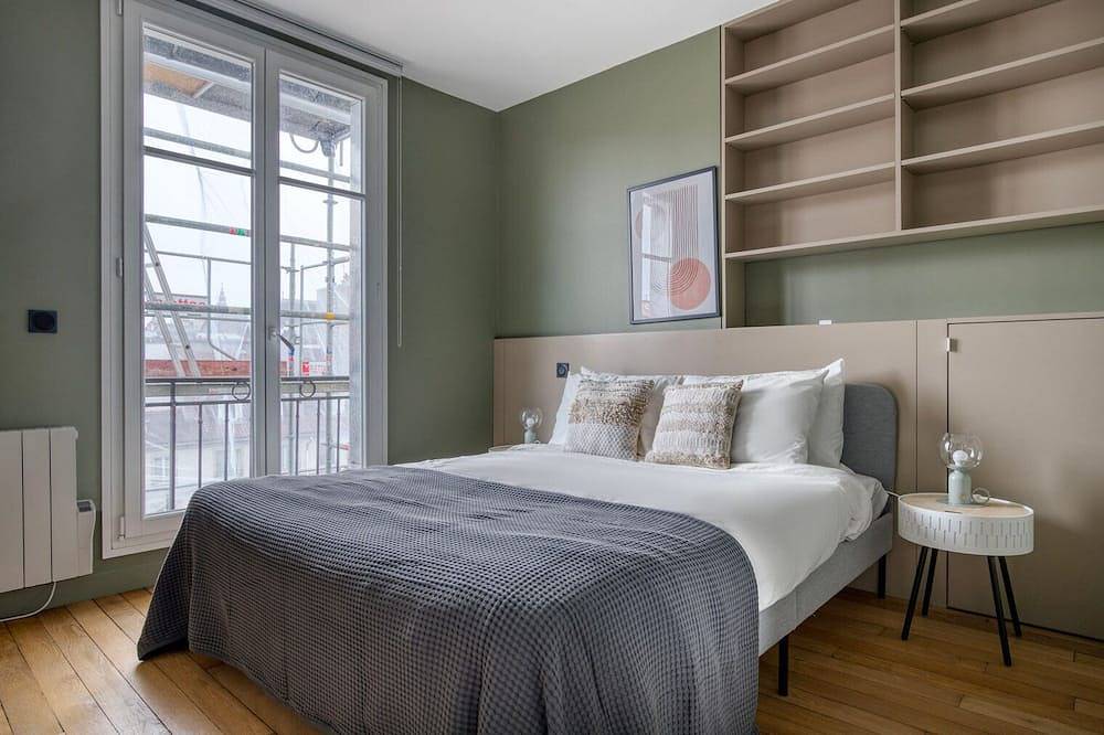 Entire apartment, Blueground | Sorbonne, balcony, a/c & great view in Paris, Ile de France