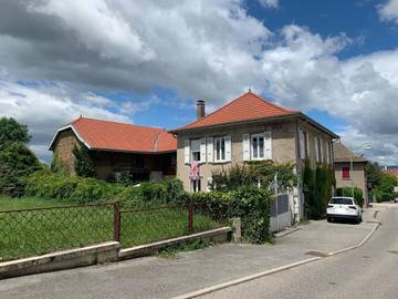 Chambre d’hôte pour 3 personnes, avec jardin et vue ainsi que piscine et terrasse dans l' Isère