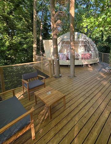 Tente pour 2 personnes, avec jardin ainsi que jacuzzi et terrasse dans l' Eure