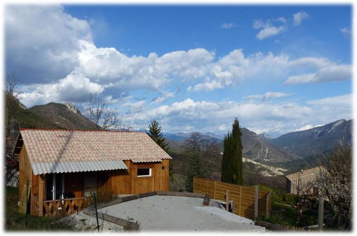 Gîte pour 4 personnes, avec Balcon et Terrasse ainsi que Jardin et Vue à Briançonnet