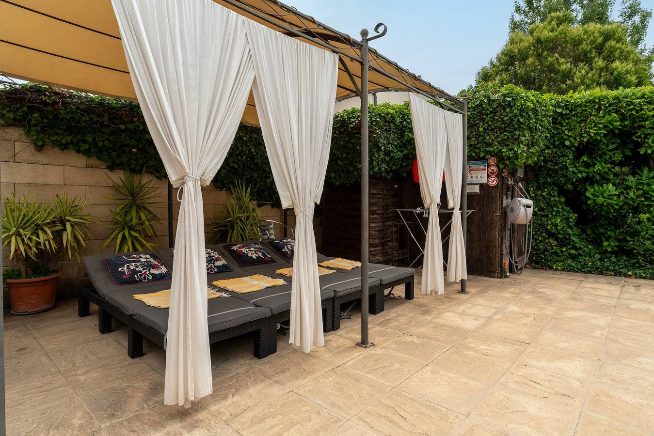 Villa 'Le Colombier - Cambalala' with Mountain View, Private Pool and Wi-Fi in Barbentane, Arles region