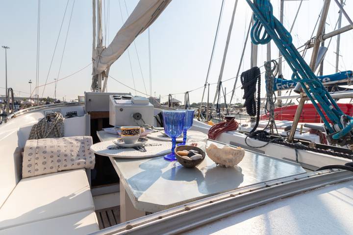 Barca "Quo Vadis Yacht" nel porto di Bisceglie con vista mare, terrazza privata e Wi-Fi in Bisceglie, Barletta-Andria-Trani