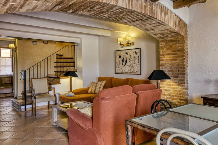 Casa de vacaciones 'Ca La Maria' con vistas a la montaña, terraza privada y Wi-Fi in Báscara, Alt Empordà