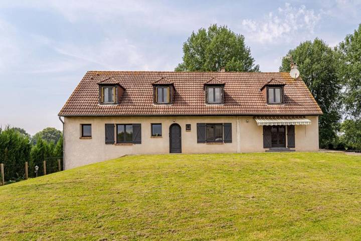 Location de vacances pour 28 personnes, avec piscine et jardin, animaux acceptés à Fontenay-Trésigny