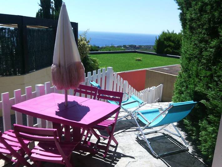 Gîte pour 4 personnes, avec terrasse et piscine