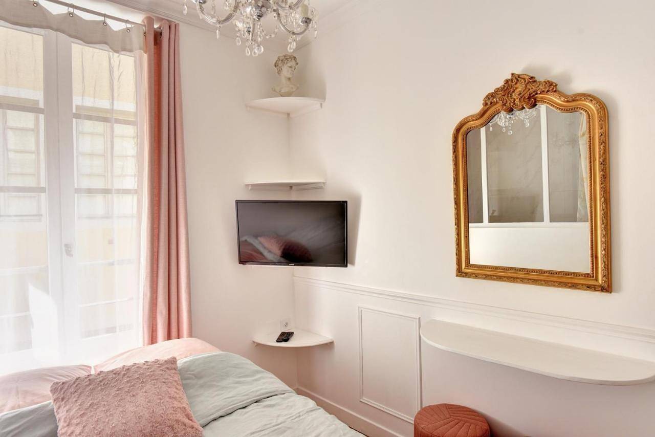Appartement entier, Apartment with Shower in Chambéry, Région de Chambéry