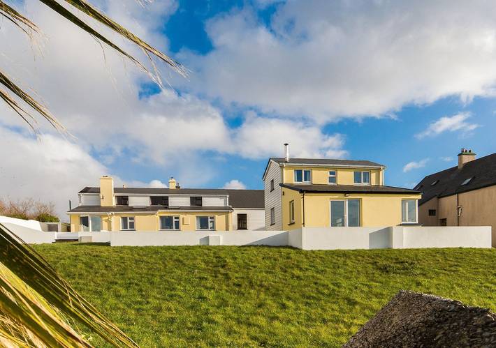 Beach house for 11 people, with terrace in Ireland