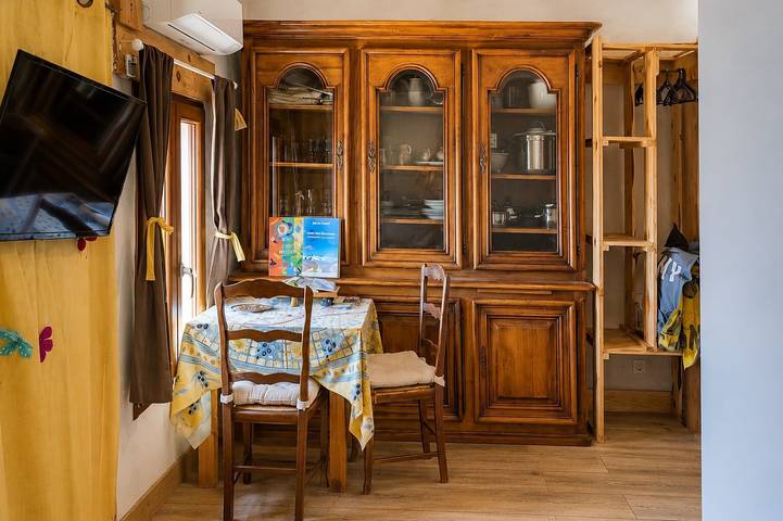 Hel lejlighed, Holiday Home 'Gîte Studio Saint Ribert' with Mountain View, Wi-Fi and Air Conditioning in Castellane Området