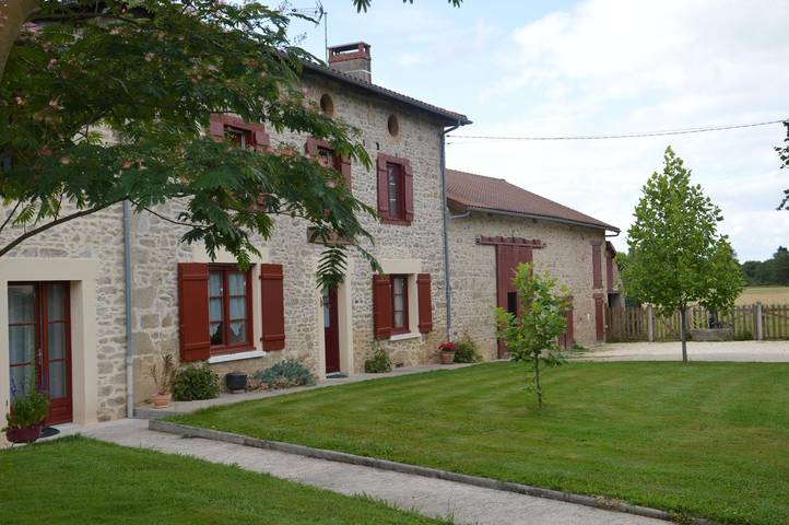 Gîte pour 15 personnes, avec Terrasse et Piscine
