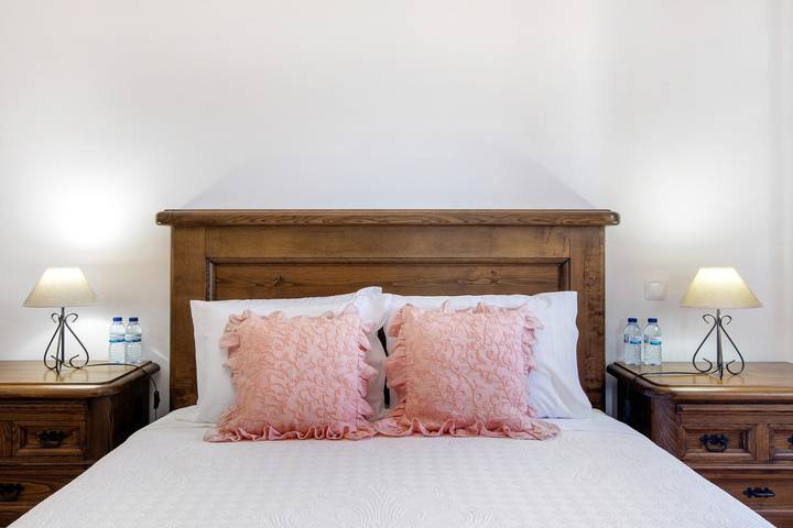 Quarto 'Quarto Rosa - Vista Campo' com Piscina Partilhada, Wi-Fi e Ar Condicionado in Distrito de Beja